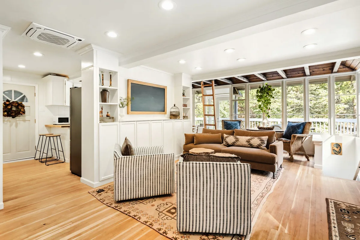 Living room with a ceiling mounted mini split maintained by the StayReady field team